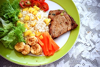 A cor do prato pode importar 