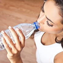 Higienize garrafas de água e squeezes