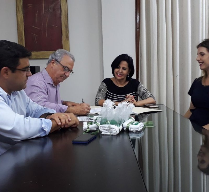 Colaboradores da Facimed  com assistência médica 