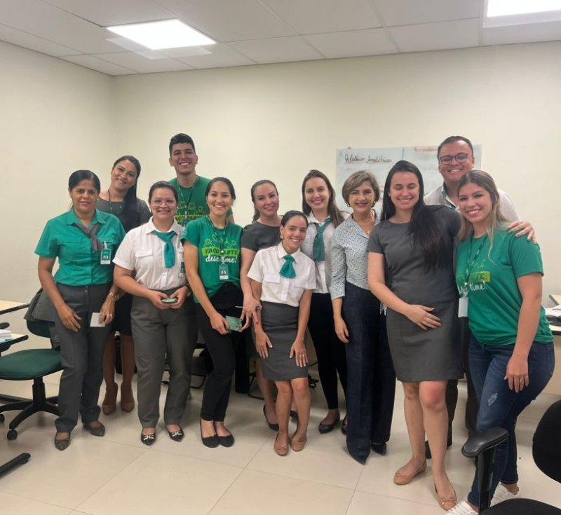 Dra Magna Sueli presta homenagens aos colaboradores da Unimed.